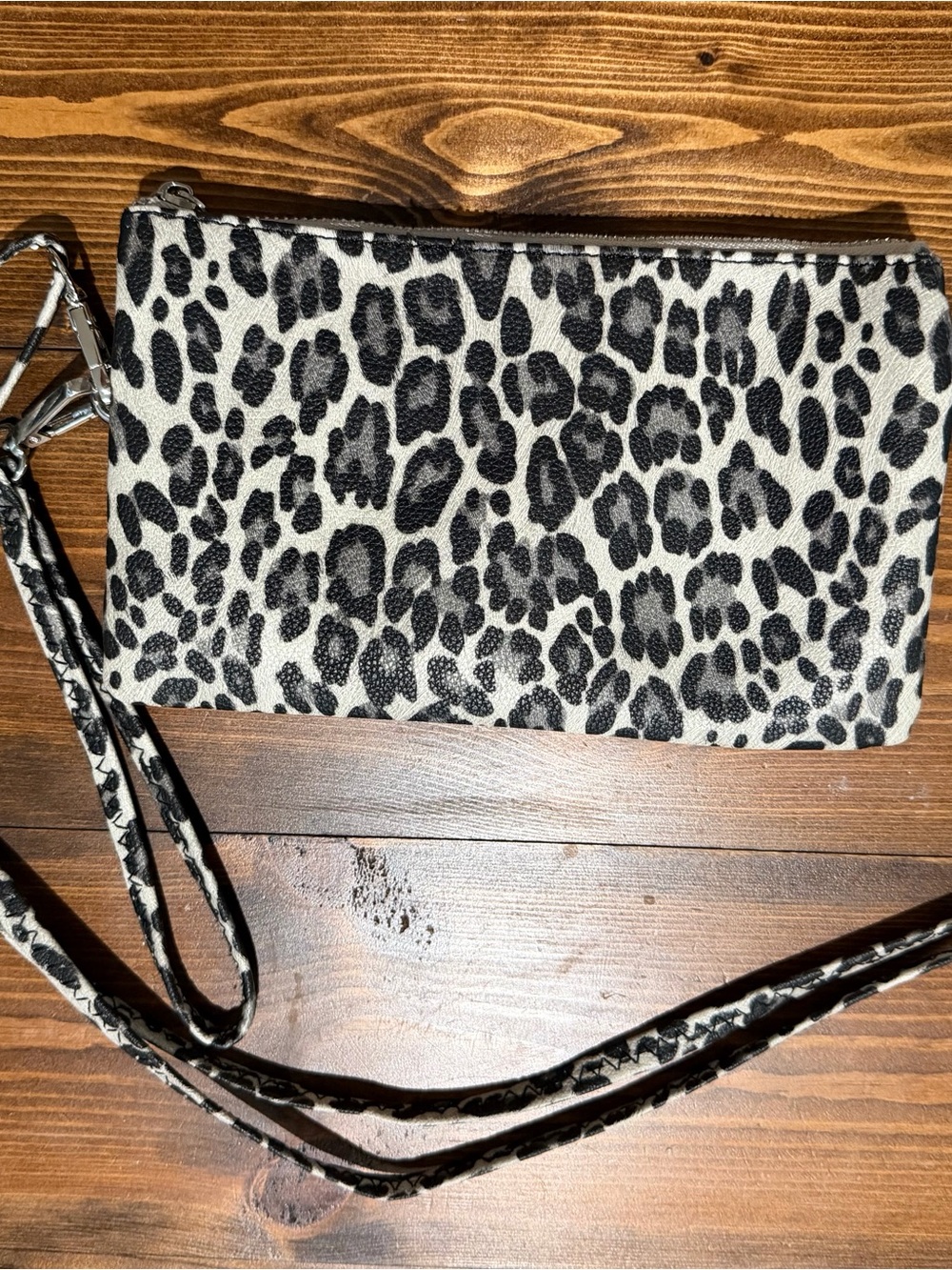 Jen & Co Leopard Print Crossbody Wristlet Bag - Black/Gray